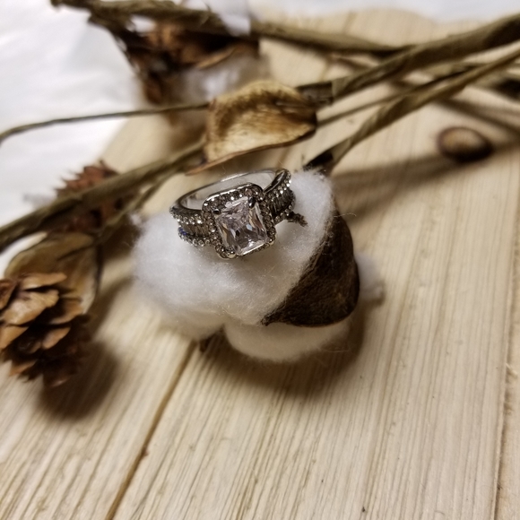 💍💍Exquisite Natural White Sapphire Emerald Cut Ring💍💍 - Picture 6 of 10